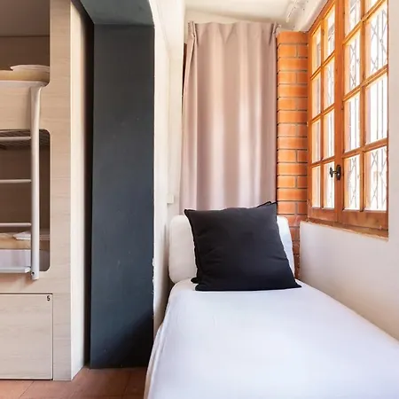 マンボ タンゴ ホステル *