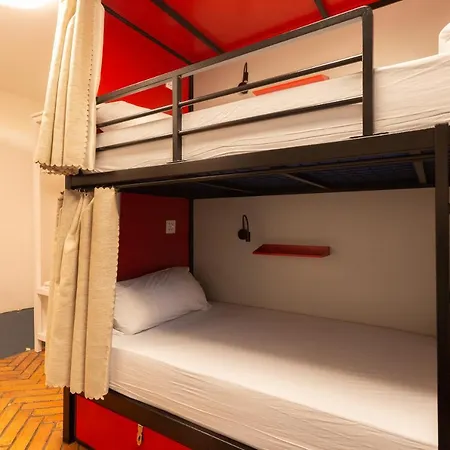 マンボ タンゴ ホステル *