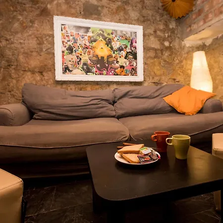 マンボ タンゴ ホステル *